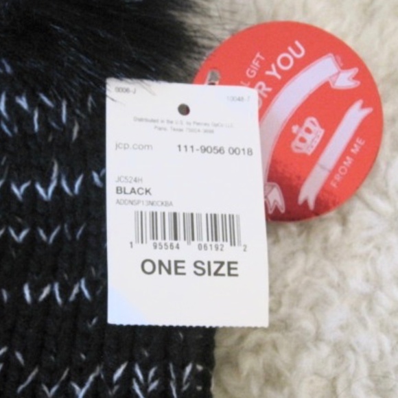 Juicy Couture Knit Beanie With Pom Pom - Picture 10 of 12